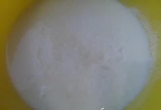 अंडे और हरे प्याज के साथ आलसी पाई: दूध और खट्टा क्रीम के साथ पकाने की विधि