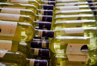 वाइन सॉस में दम किया हुआ खरगोश से व्यंजनों की विशेषताएं सफेद वाइन में पका हुआ खरगोश